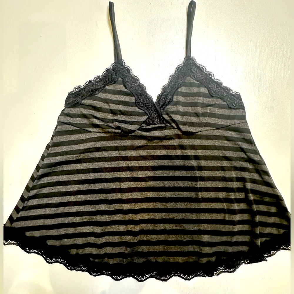 NWOT Romwe black and gray striped tank, with lace trim, size 4